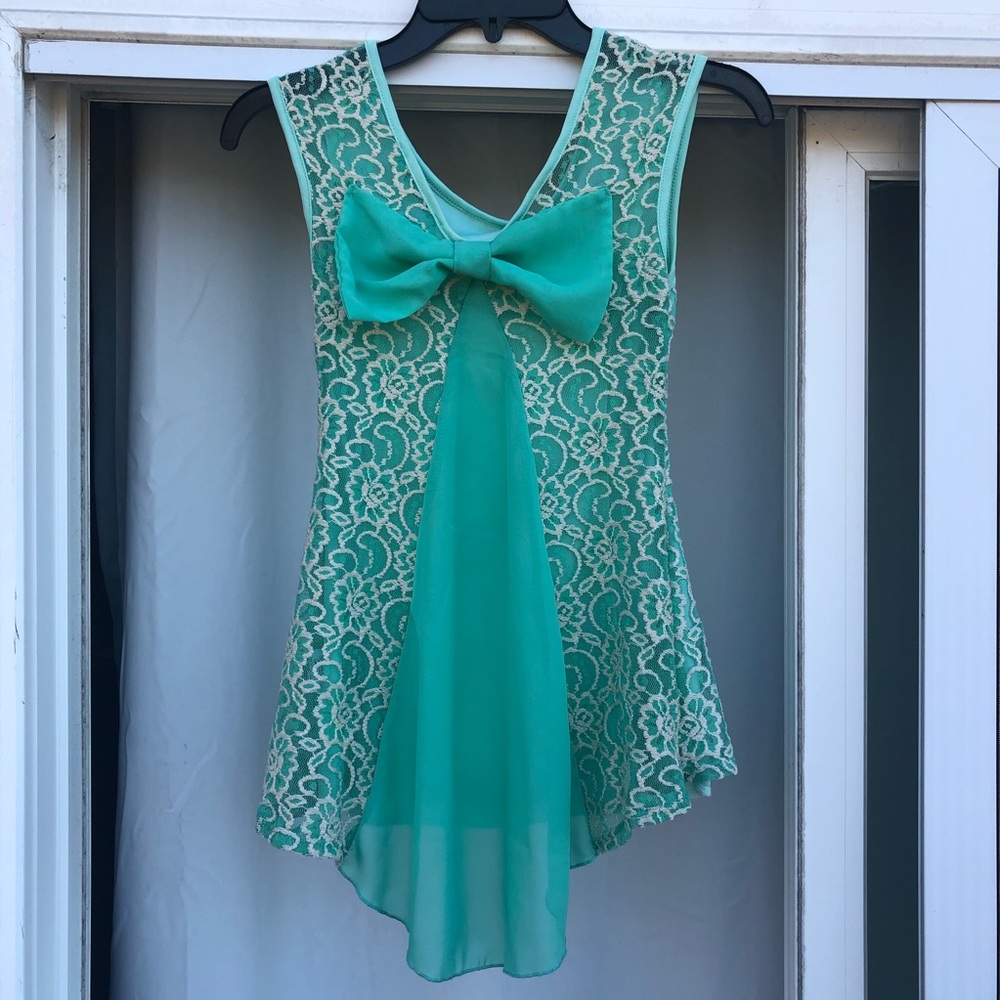 Sleeveless top. Mint green. Super cute! Size M
